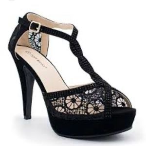 High heel formal evening shoe